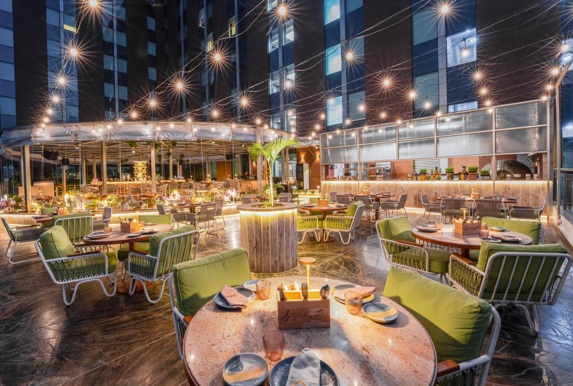 Hotel Aloft Bengaluru Outer Ring Road Exterior foto